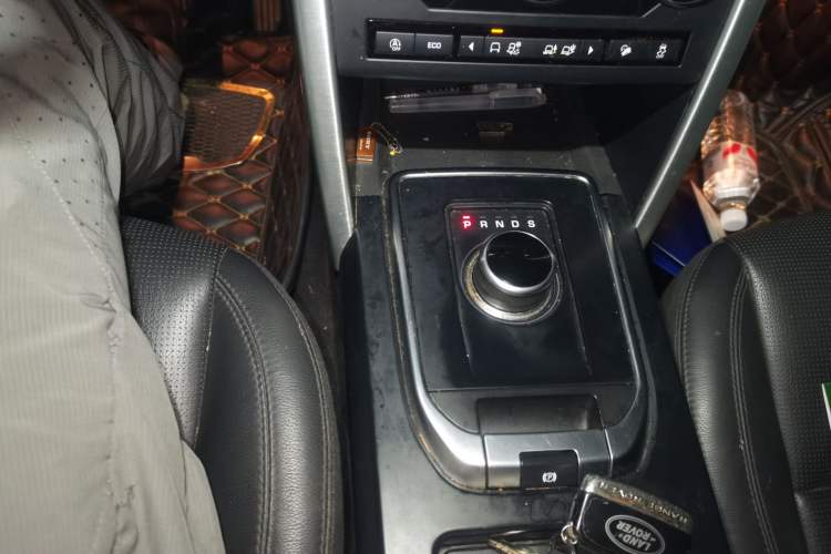 Used Land Rover Discovery Sport 2018 240 PS SE Version Gear Lever