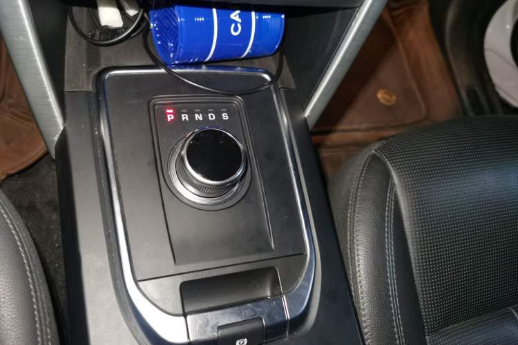 Used Land Rover Discovery Sport 2018 240 PS SE Version Gear Lever