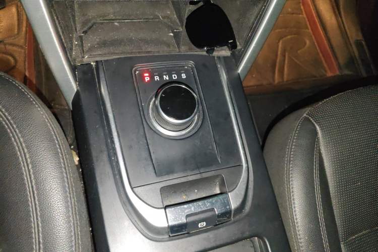 Used Land Rover Discovery Sport 2018 240 PS SE Version Gear Lever
