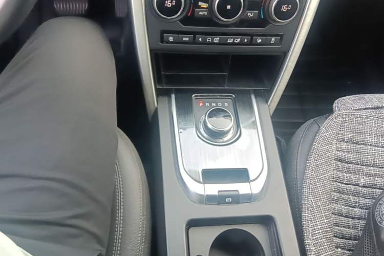Used Land Rover Discovery Sport 2018 240 PS SE Version Gear Lever