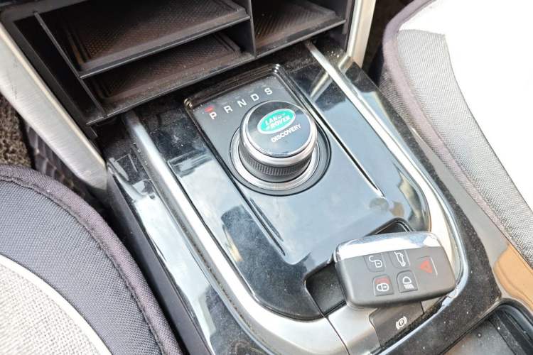 Used Land Rover Discovery Sport 2018 240 PS SE Version Gear Lever