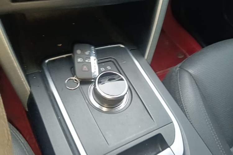 Used Land Rover Discovery Sport 2018 240 PS SE Version Gear Lever