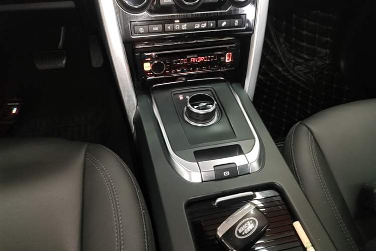 Used Land Rover Discovery Sport 2018 200 PS PURE Edition Gear Lever