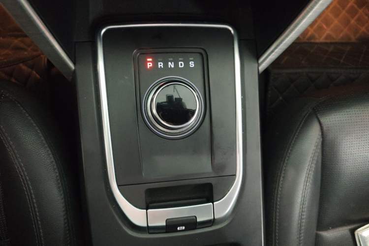 Used Land Rover Discovery Sport 2018 240 PS SE Version Gear Lever