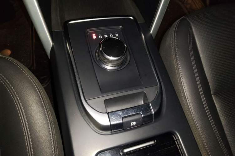 Used Land Rover Discovery Sport 2018 240 PS HSE Version Gear Lever