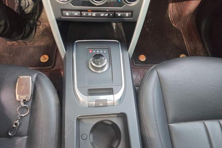 Used Land Rover Discovery Sport 2018 240 PS SE Version Gear Lever