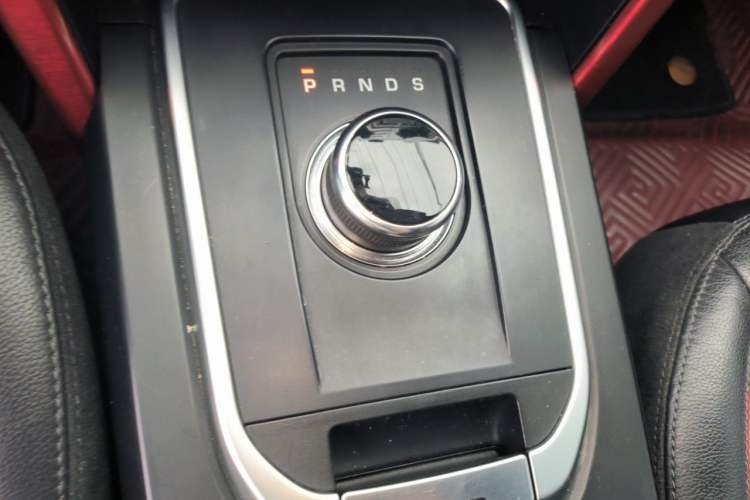 Used Land Rover Discovery Sport 2018 240 PS SE Version Gear Lever