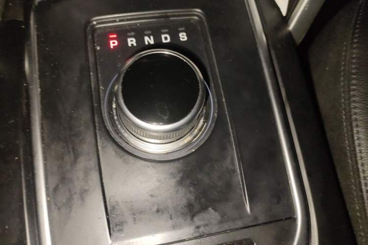 Used Land Rover Discovery Sport 2018 240 PS SE Version Gear Lever