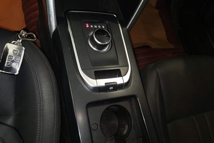 Used Land Rover Discovery Sport 2018 240 PS SE Version Gear Lever