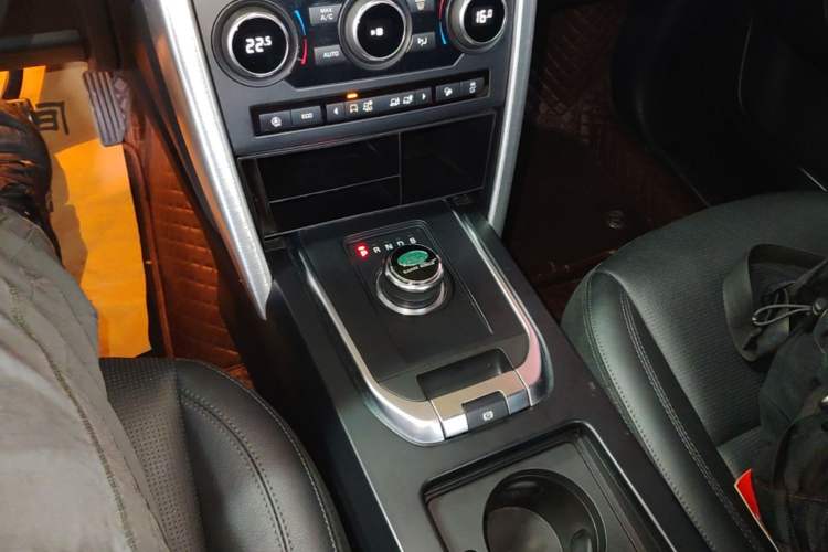 Used Land Rover Discovery Sport 2018 240 PS SE Version Gear Lever