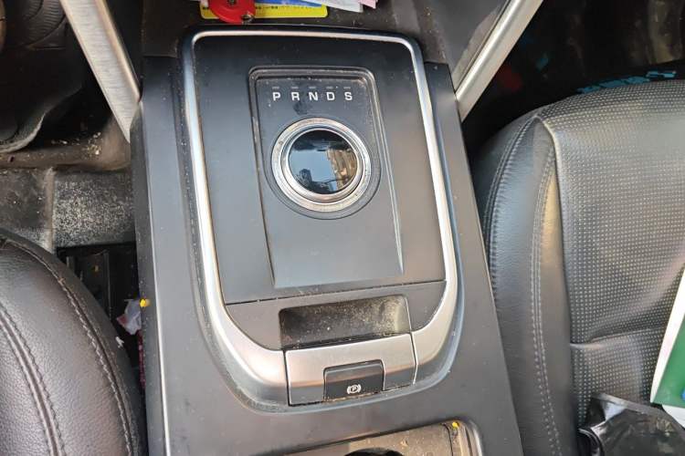 Used Land Rover Discovery Sport 2018 240 PS SE Version Gear Lever