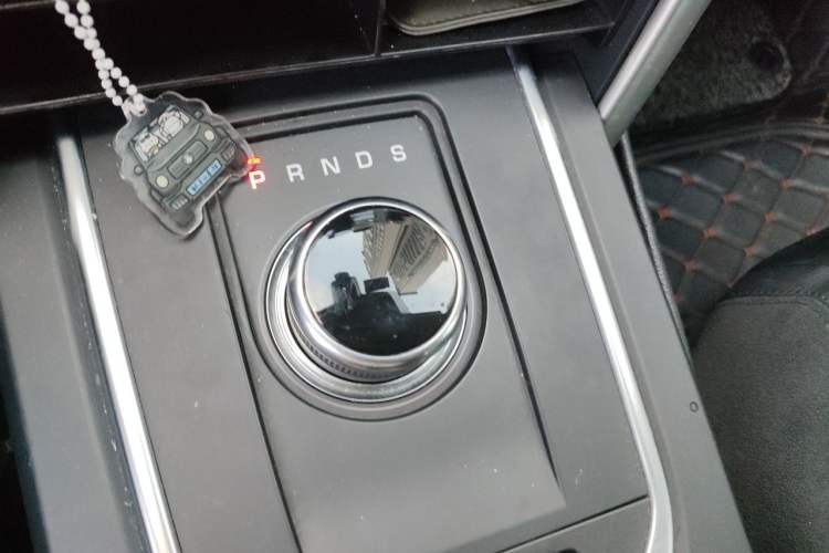 Used Land Rover Discovery Sport 2018 240 PS HSE Version Gear Lever