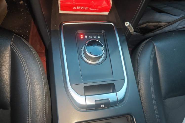 Used Land Rover Discovery Sport 2018 200 PS PURE Edition Gear Lever