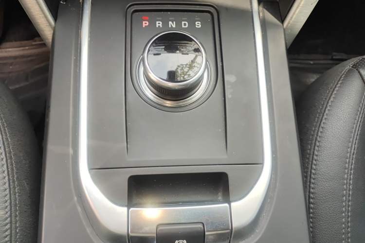 Used Land Rover Discovery Sport 2018 240 PS SE Version Gear Lever