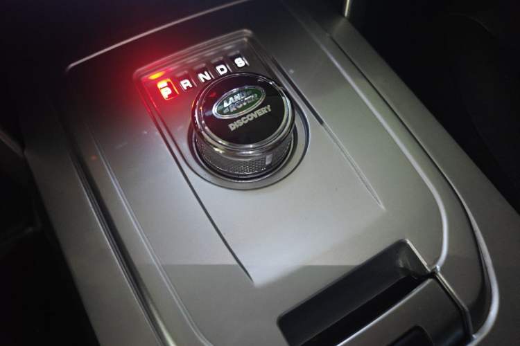 Used Land Rover Discovery Sport 2018 240 PS SE Version Gear Lever