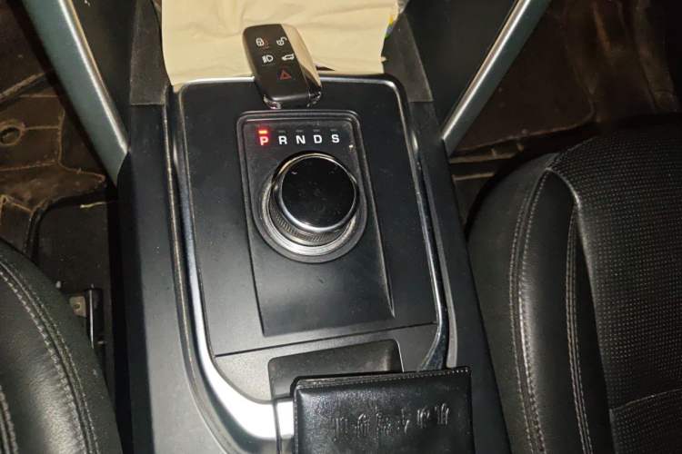 Used Land Rover Discovery Sport 2018 240 PS SE Version Gear Lever