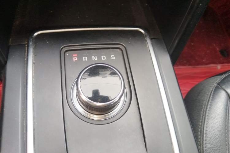 Used Land Rover Discovery Sport 2018 240 PS PURE Edition Gear Lever
