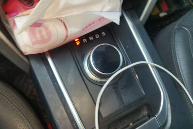 Used Land Rover Discovery Sport 2018 240 PS SE Version Gear Lever