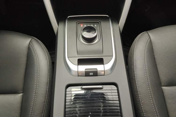 Used Land Rover Discovery Sport 2018 240 PS HSE Version Gear Lever