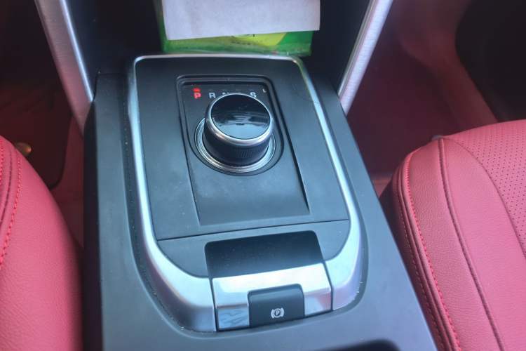 Used Land Rover Discovery Sport 2018 240 PS SE Version Gear Lever