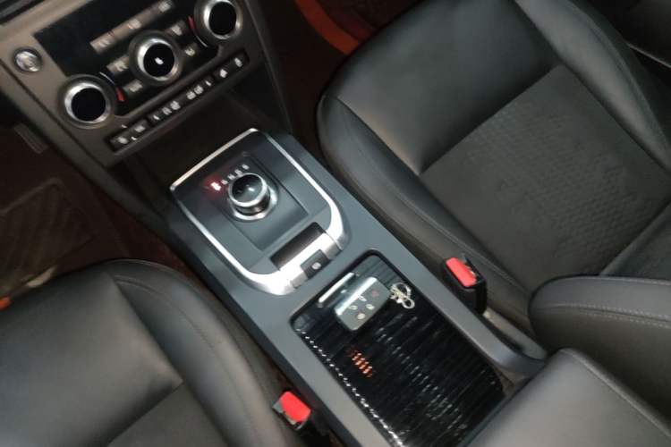 Used Land Rover Discovery Sport 2018 200 PS PURE Edition Gear Lever