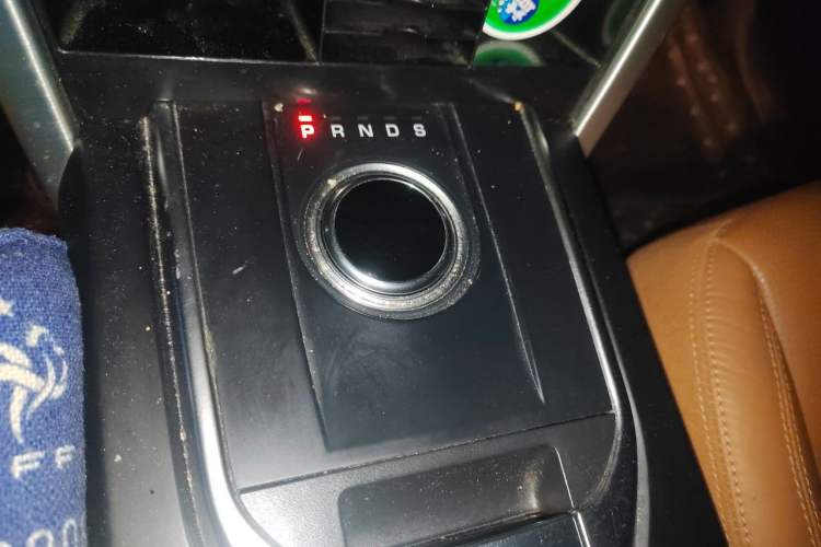 Used Land Rover Discovery Sport 2018 240 PS HSE LUXURY Edition Gear Lever