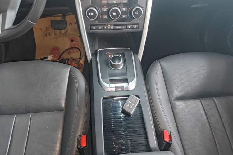 Used Land Rover Discovery Sport 2018 240 PS SE Version Gear Lever