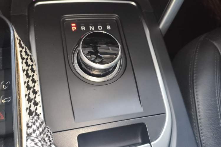 Used Land Rover Discovery Sport 2018 240 PS HSE Version Gear Lever