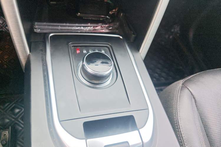 Used Land Rover Discovery Sport 2018 240 PS SE Version Gear Lever