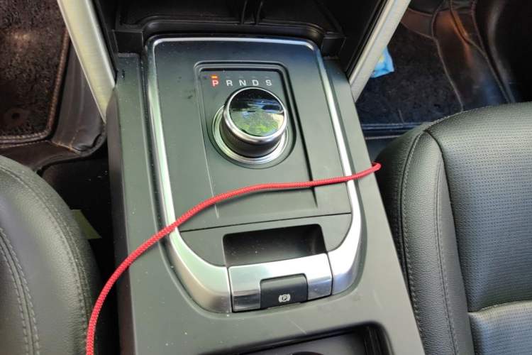 Used Land Rover Discovery Sport 2018 240 PS SE Version Gear Lever