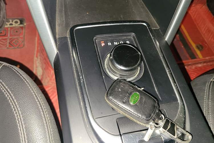 Used Land Rover Discovery Sport 2018 240 PS HSE Version Gear Lever