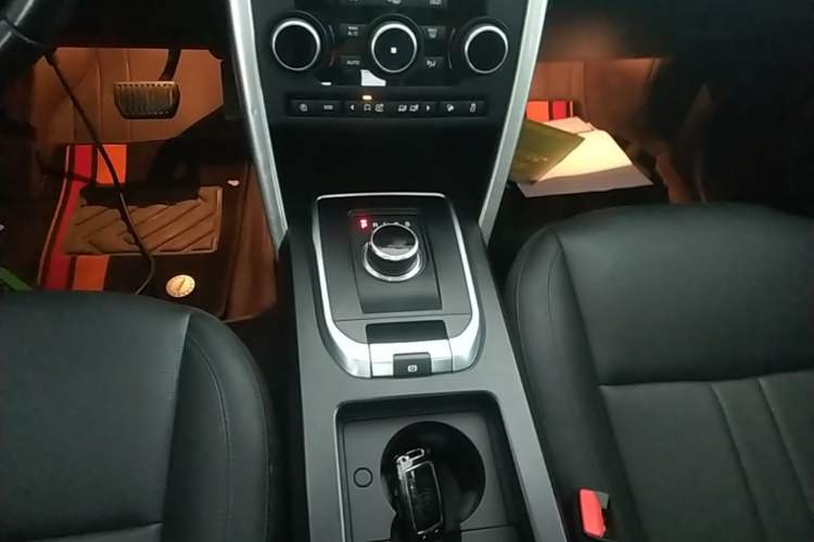 Used Land Rover Discovery Sport 2018 240 PS SE Version Gear Lever