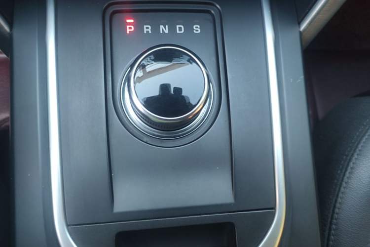 Used Land Rover Discovery Sport 2018 240 PS SE Version Gear Lever