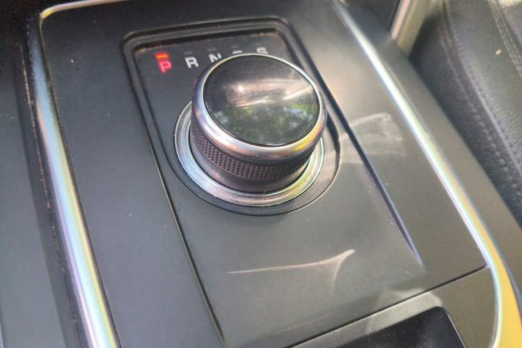 Used Land Rover Discovery Sport 2018 240 PS SE Version Gear Lever