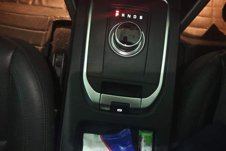 Used Land Rover Discovery Sport 2018 240 PS HSE Version Gear Lever