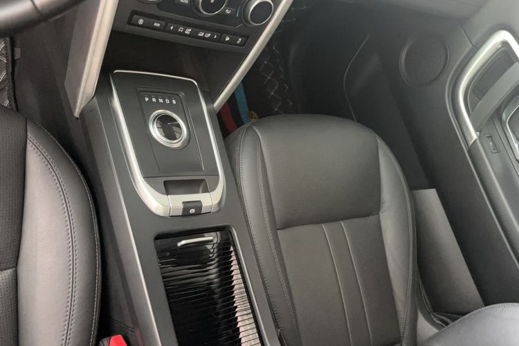 Used Land Rover Discovery Sport 2018 240 PS SE Version Gear Lever