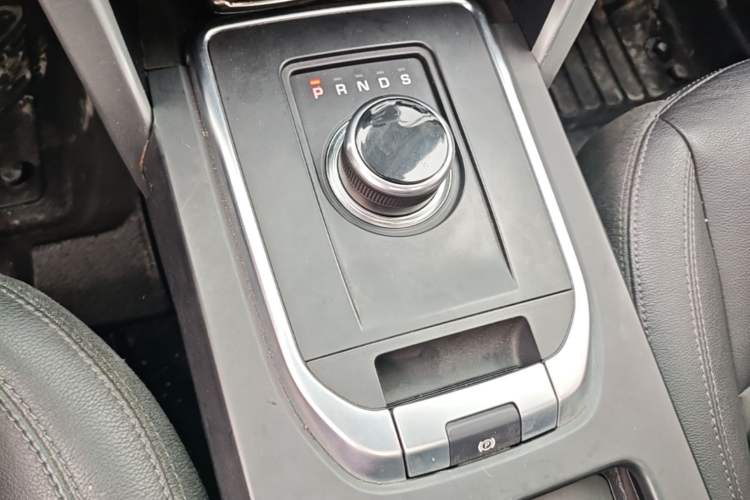 Used Land Rover Discovery Sport 2018 240 PS PURE Edition Gear Lever