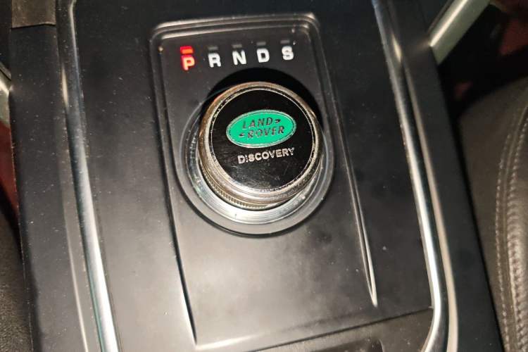 Used Land Rover Discovery Sport 2018 240 PS SE Version Gear Lever