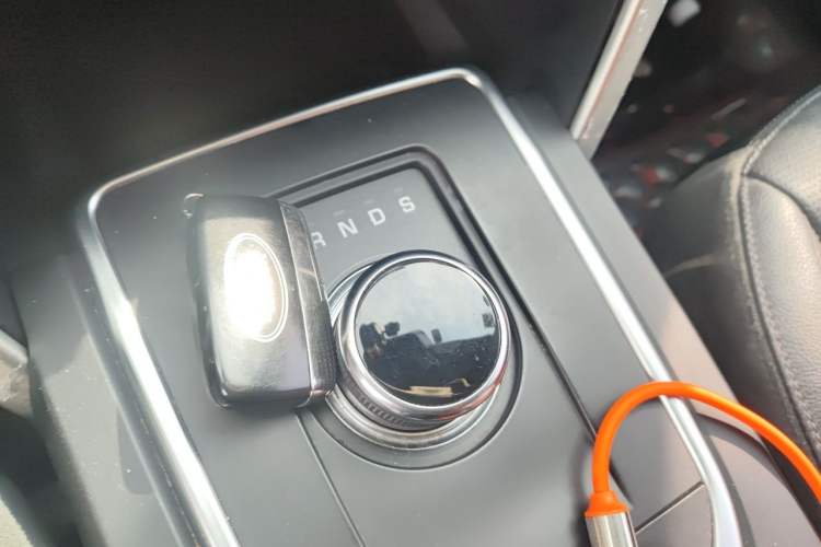 Used Land Rover Discovery Sport 2018 240 PS SE Version Gear Lever