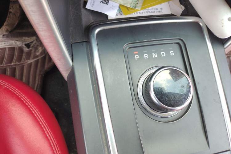 Used Land Rover Discovery Sport 2018 240 PS SE Version Gear Lever