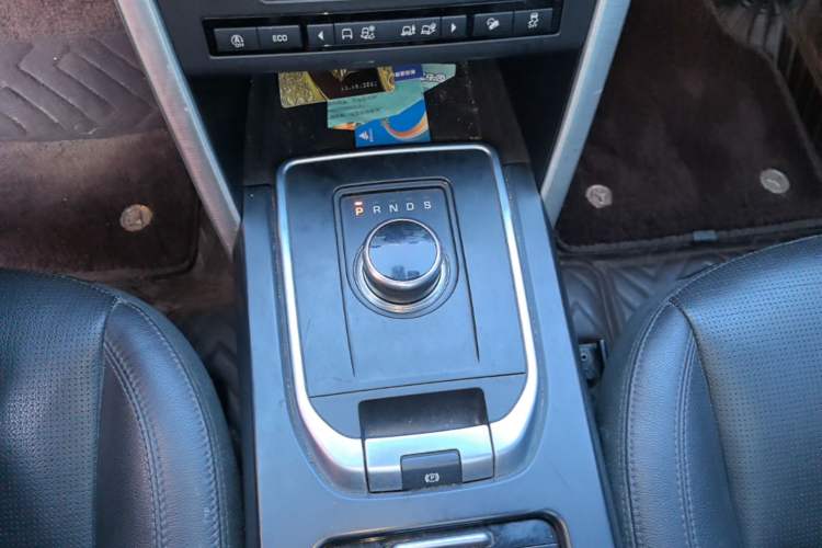 Used Land Rover Discovery Sport 2018 240 PS SE Version Gear Lever