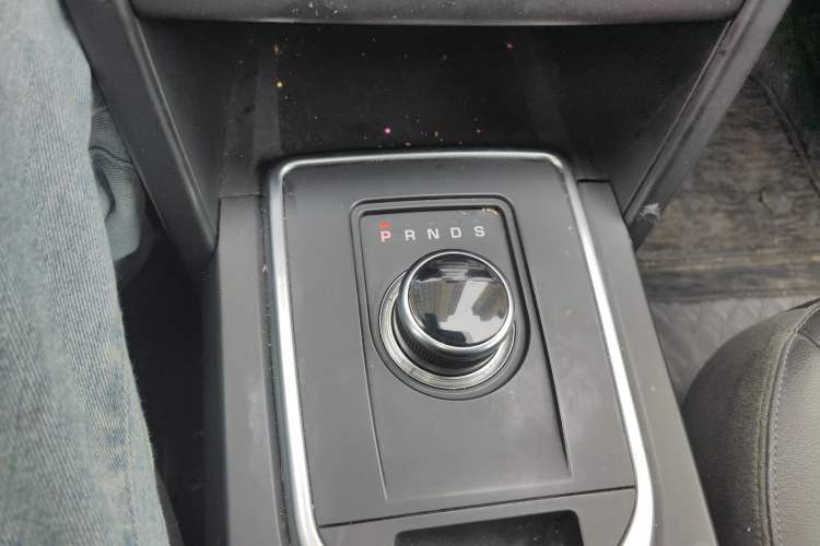 Used Land Rover Discovery Sport 2018 240 PS PURE Edition Gear Lever