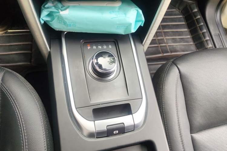 Used Land Rover Discovery Sport 2018 240 PS SE Version Gear Lever