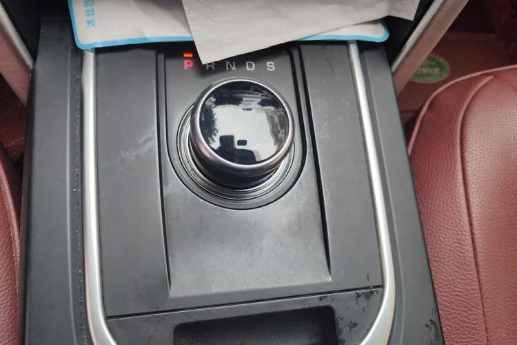 Used Land Rover Discovery Sport 2018 240 PS SE Version Gear Lever