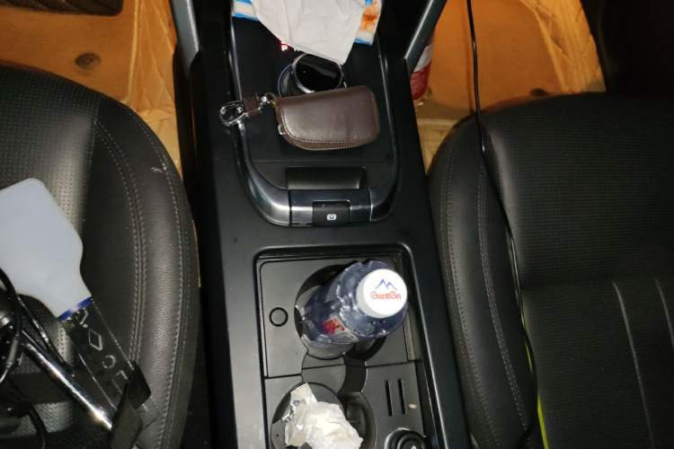 Used Land Rover Discovery Sport 2018 240 PS SE Version Gear Lever