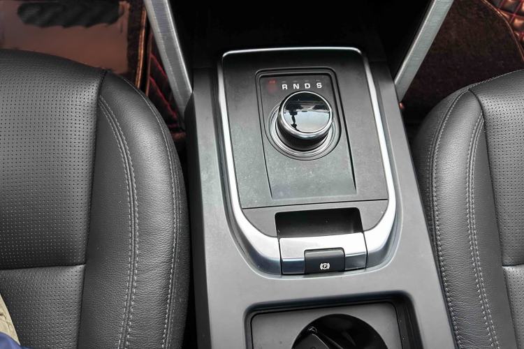 Used Land Rover Discovery Sport 2018 240 PS HSE Version Gear Lever