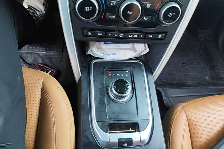 Used Land Rover Discovery Sport 2018 240 PS HSE LUXURY Edition Gear Lever