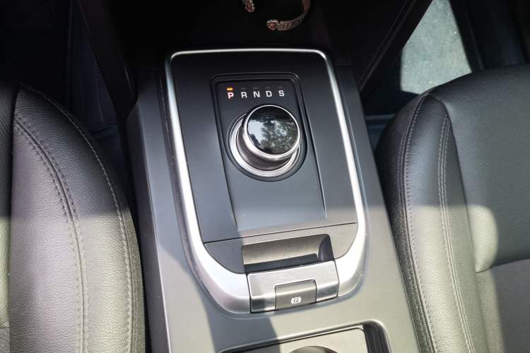 Used Land Rover Discovery Sport 2018 240 PS PURE Edition Gear Lever
