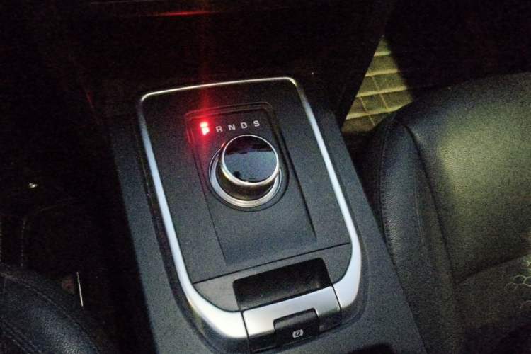 Used Land Rover Discovery Sport 2018 200 PS PURE Edition Gear Lever