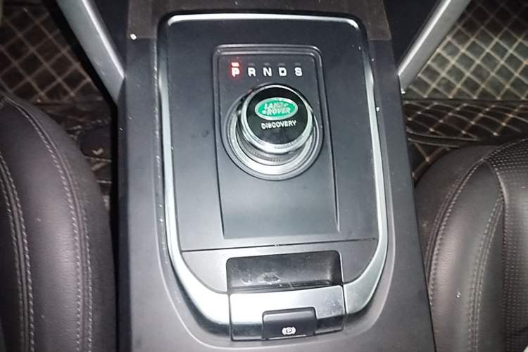 Used Land Rover Discovery Sport 2018 240 PS SE Version Gear Lever
